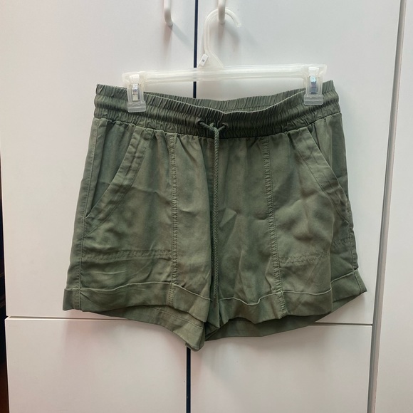 green linen shorts - Picture 1 of 2